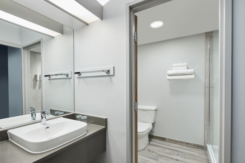 Фото Delta Hotels Cheshunt