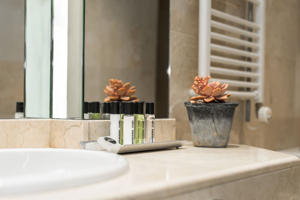 Фото Aparthotel Mariano Cubi Barcelona