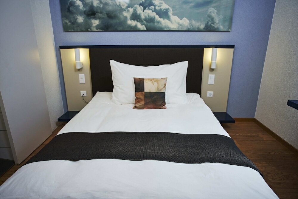 Фото Bristol Hotel