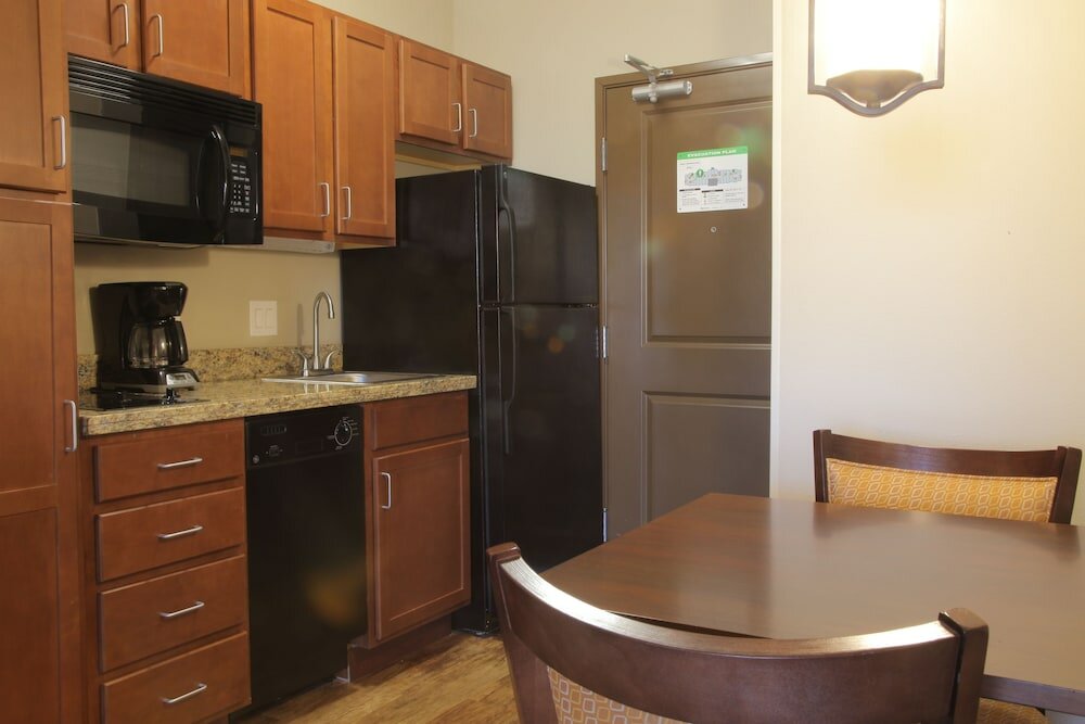 Фото Teddy's Residential Suites Watford City