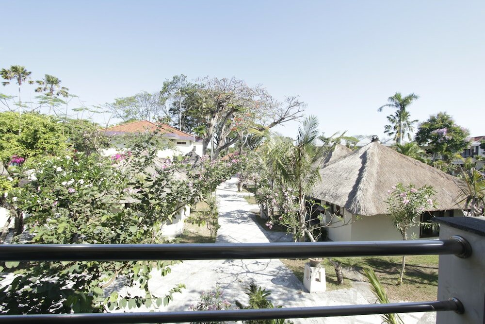 Фото Alit Beach Resort and Villas