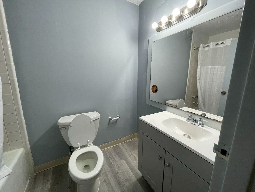 Фото Lamplighter Inn by Oyo Charlotte Airport Area