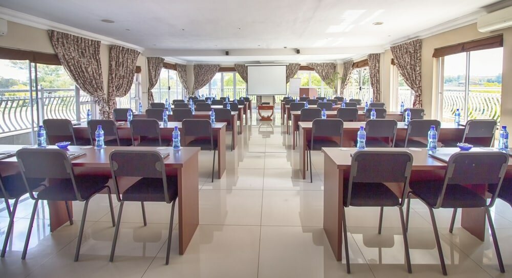 Фото Lakeview Boutique Hotel & Conference Center