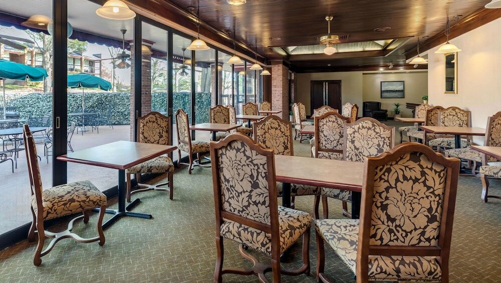 Фото Magnuson Grand Hotel & Conference Center Tyler