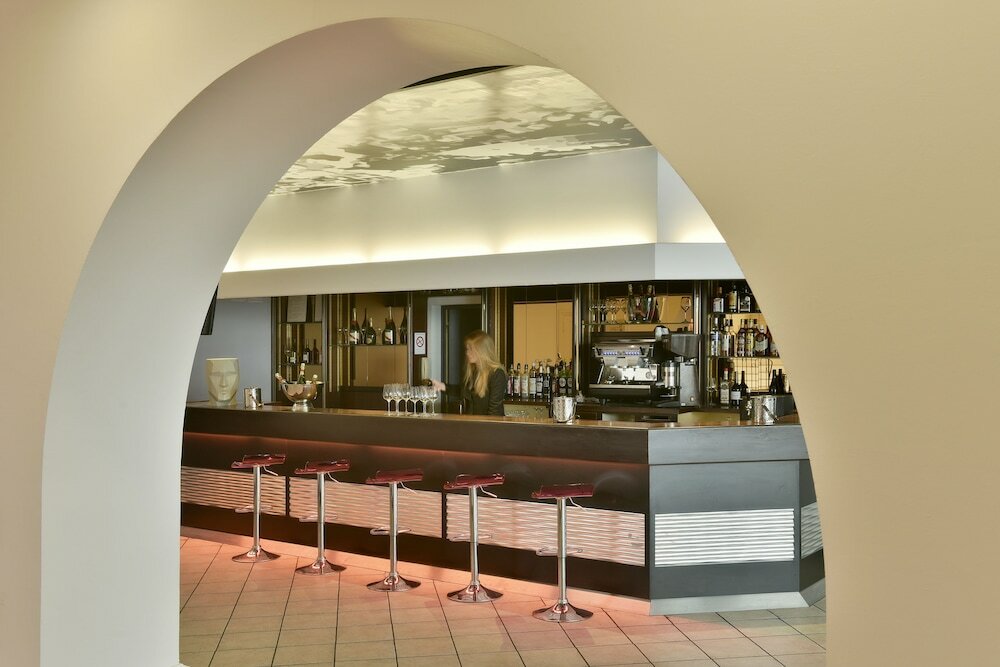 Фото Hôtel Arles Plaza