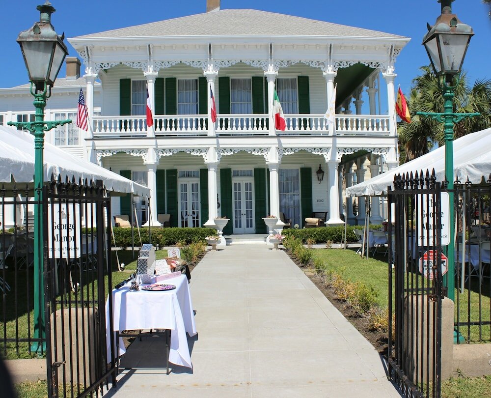 Фото The George Manor