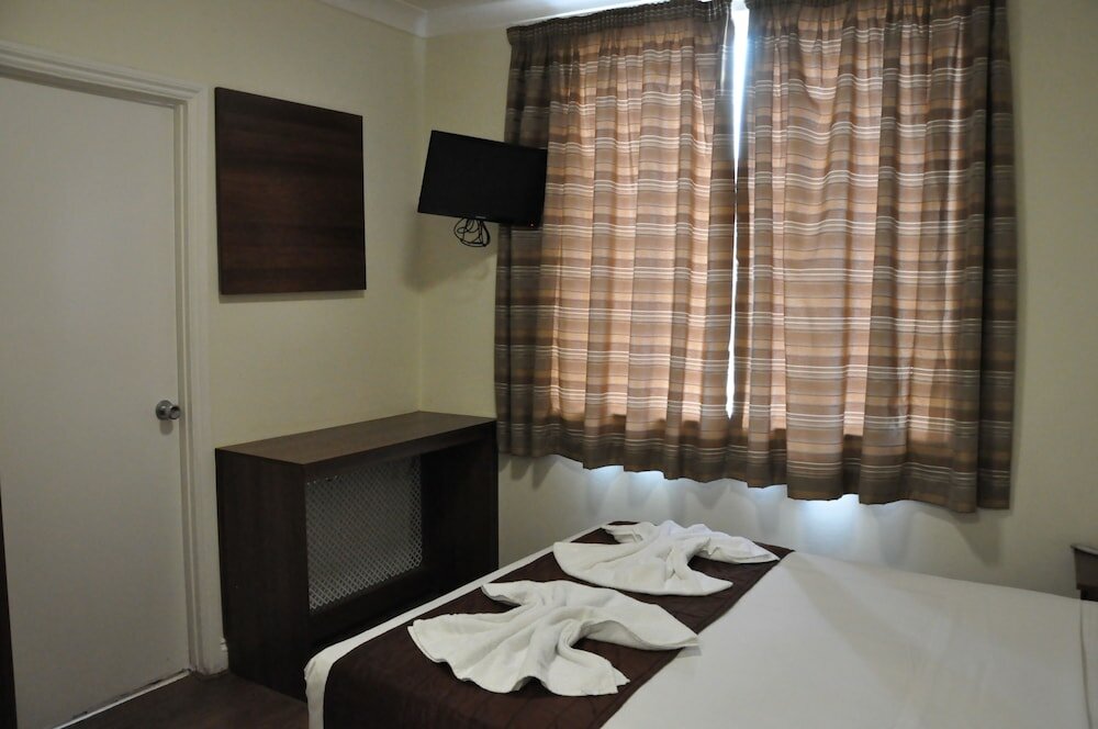 Фото Ascot Hyde Park Hotel