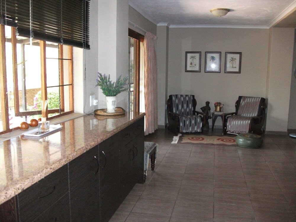 Фото Meerkat Manor