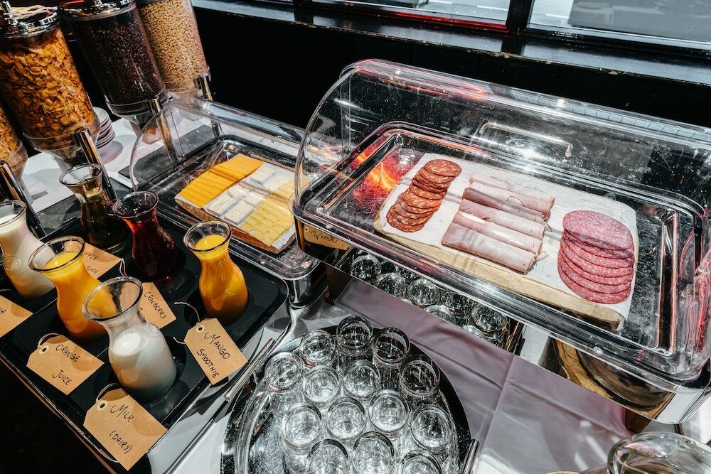 Фото Drury Court Hotel