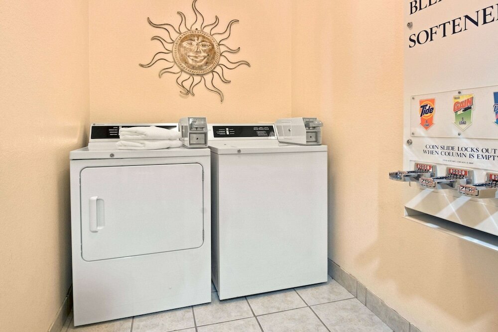 Фото Super 8 by Wyndham Austin/Airport South