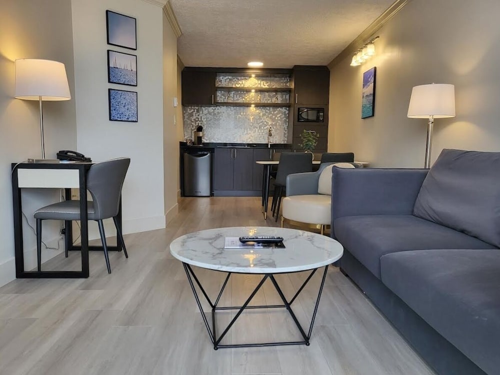 Фото Oceanfront Suites at Cowichan Bay