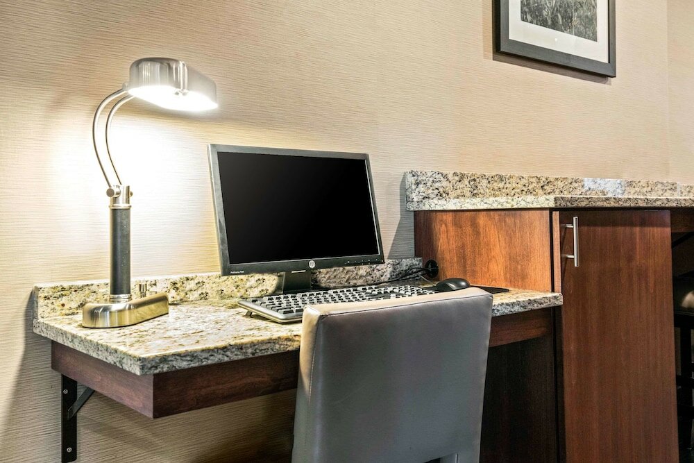 Фото Comfort Inn La Porte