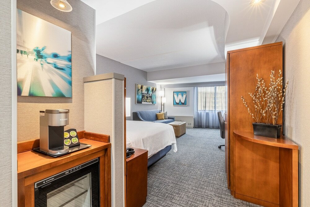 Фото Courtyard by Marriott Boston Waltham