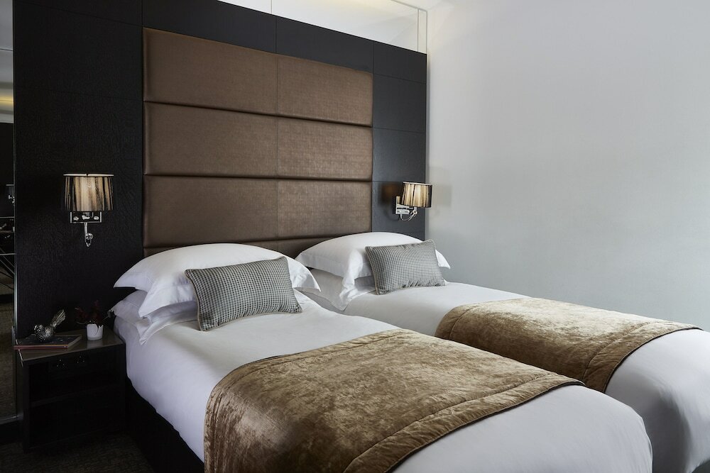 Фото The Westbridge Hotel