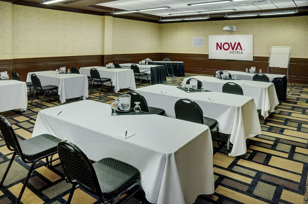 Фото Chateau Nova Yellowhead