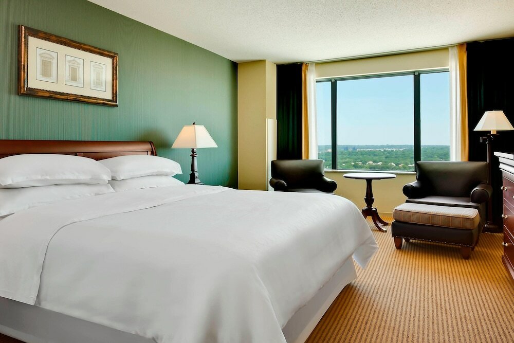 Фото Sheraton Overland Park Hotel at the Convention Center