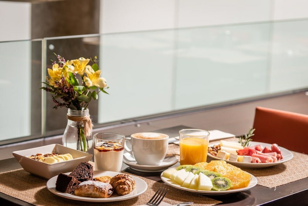 Фото Hotel Madanis