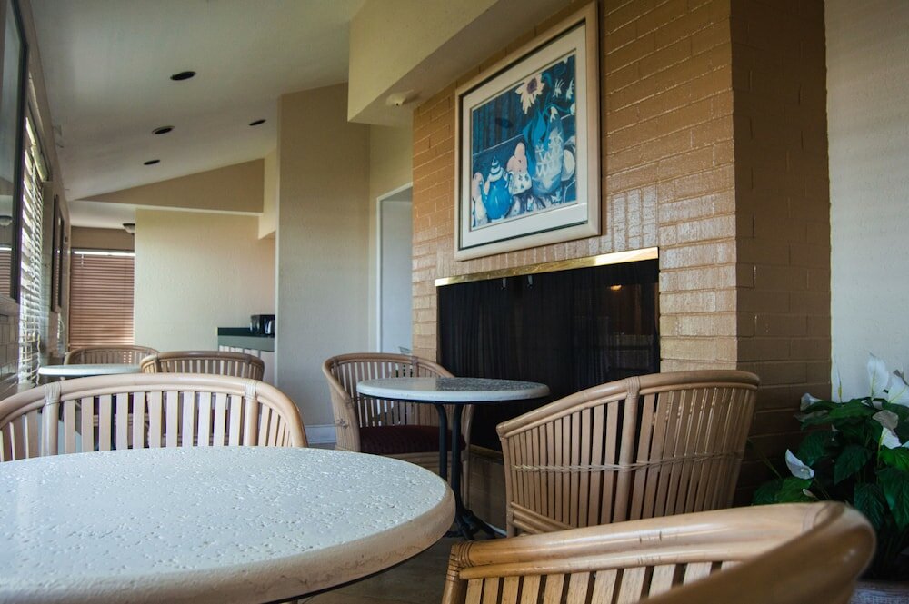 Фото America's Inn Sugarland Stafford