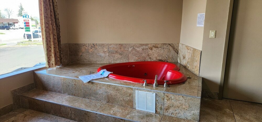 Фото Townhouse Inn & Suites