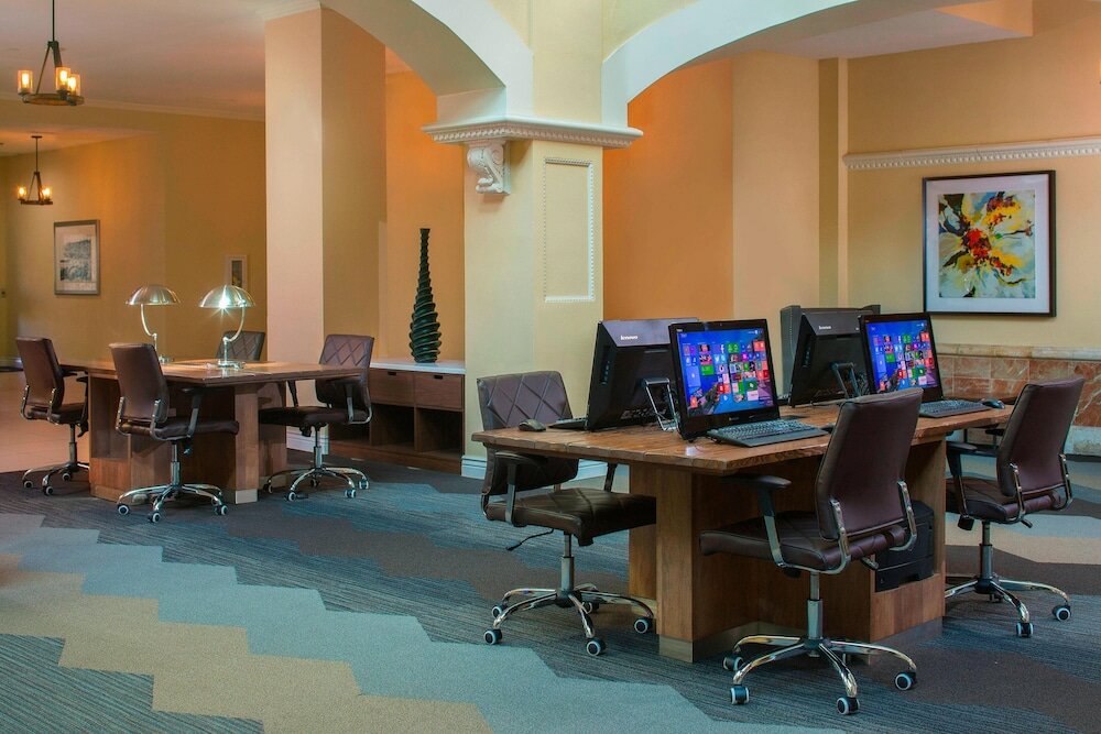 Фото Four Points by Sheraton Suites Tampa Airport Westshore