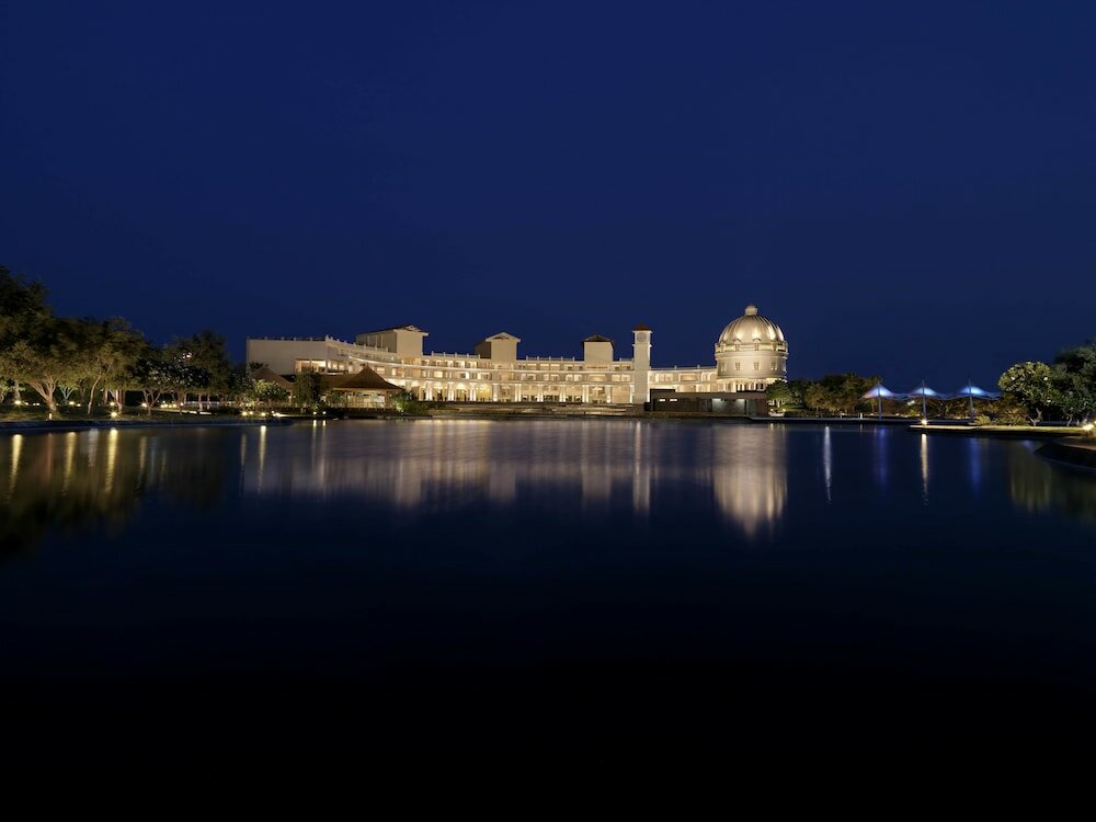 Фото Amanora The Fern Hotels & Club