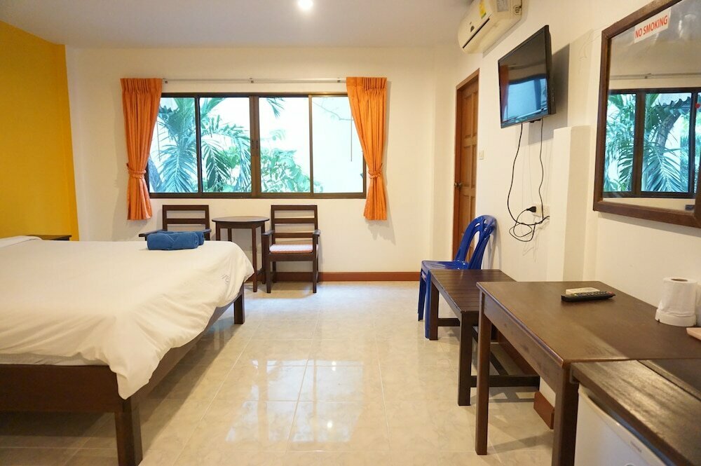 Hotel Smile Home, Phuket Province, photo