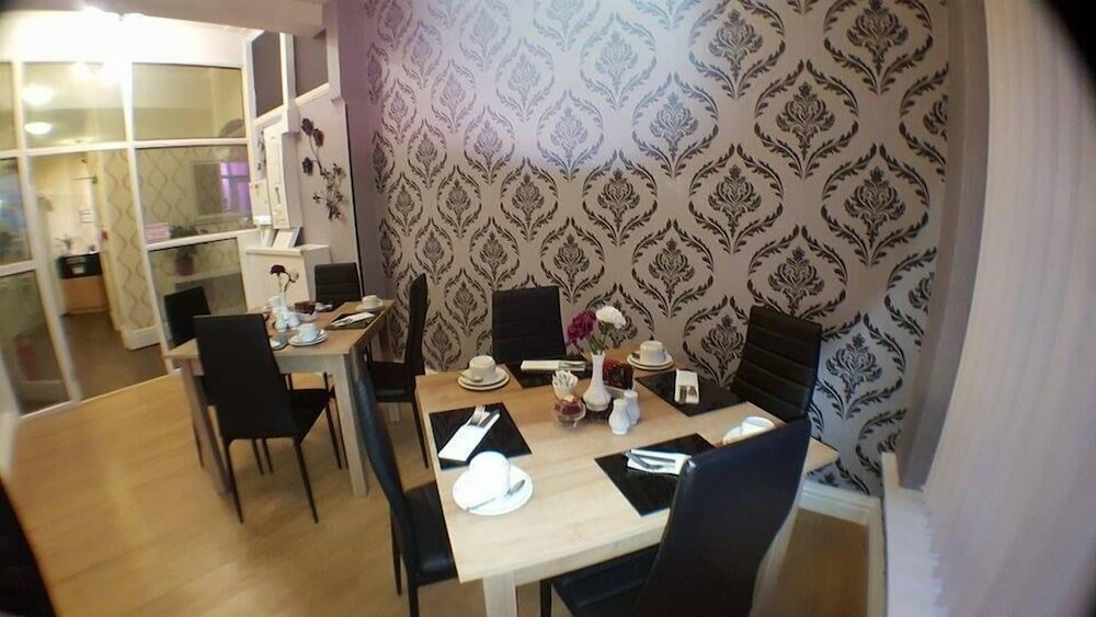 Фото Queens Plaza Hotel