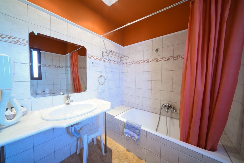 Фото Mont Helmos Hotel