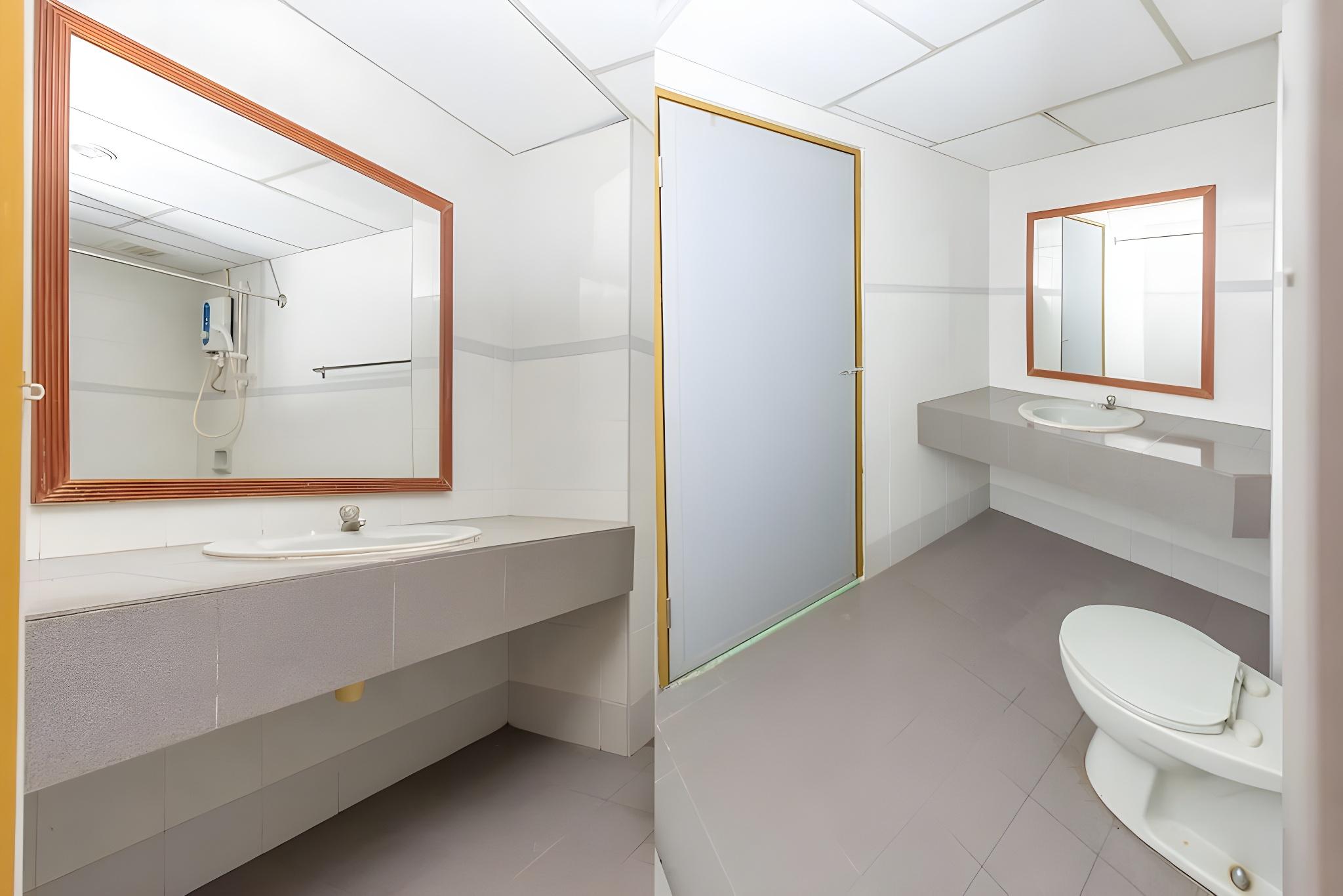 Фото Oyo 764 Hotel Famous Inn