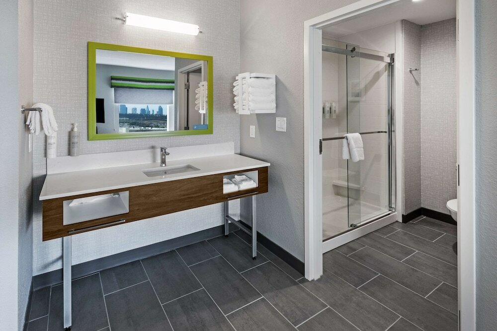 Фото Hampton Inn & Suites Dallas I-30 Cockrell Hill