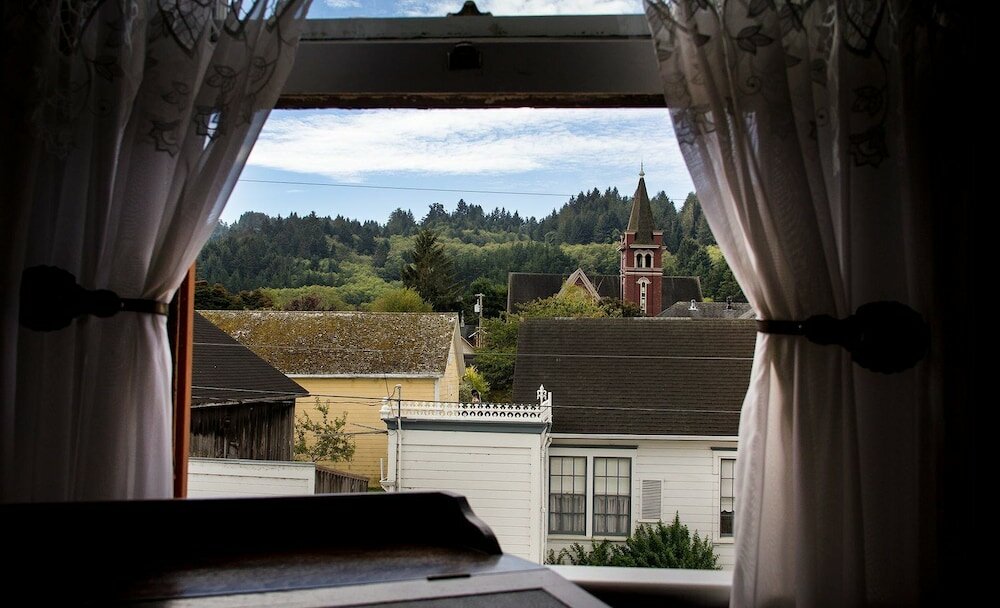 Фото Gingerbread Mansion Inn