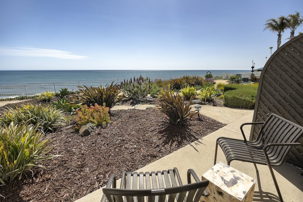 Фото Cottage Inn by The Sea