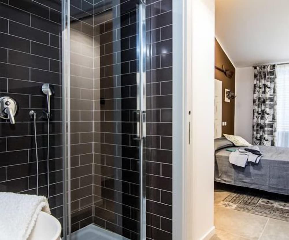 Фото AD Hoc Rooms