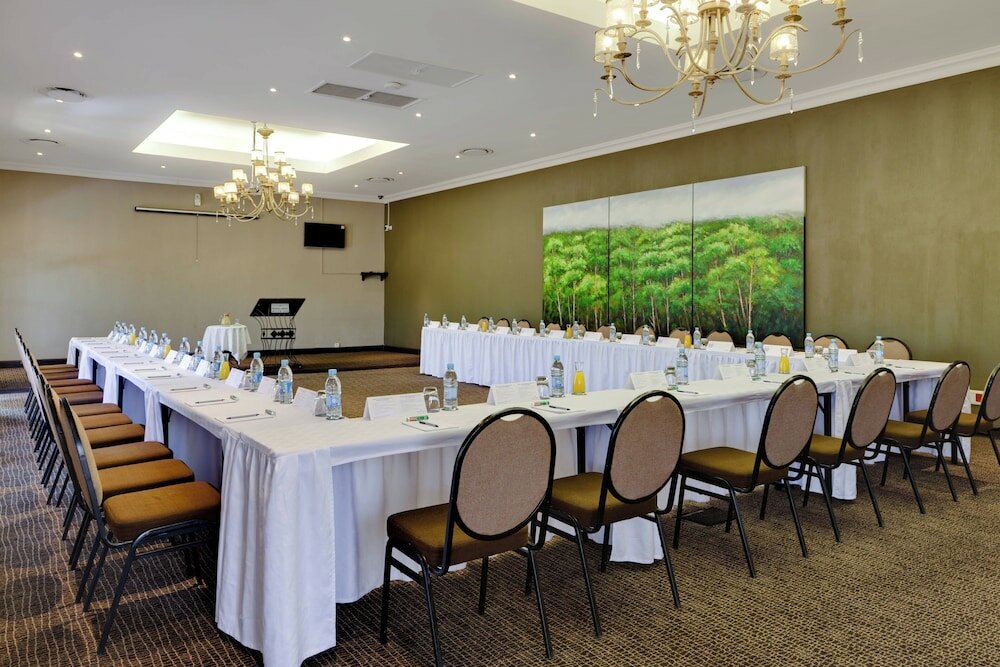 Фото Protea Hotel by Marriott Bloemfontein Willow Lake