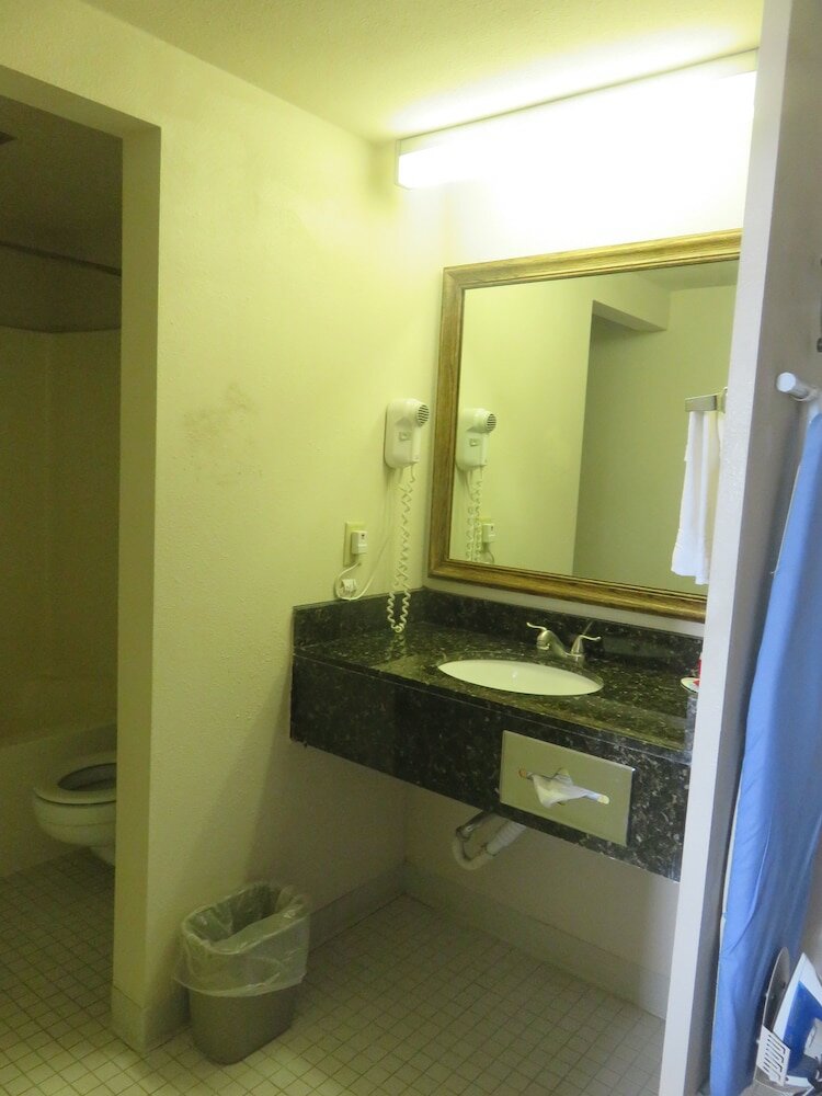 Фото Baymont by Wyndham Fargo