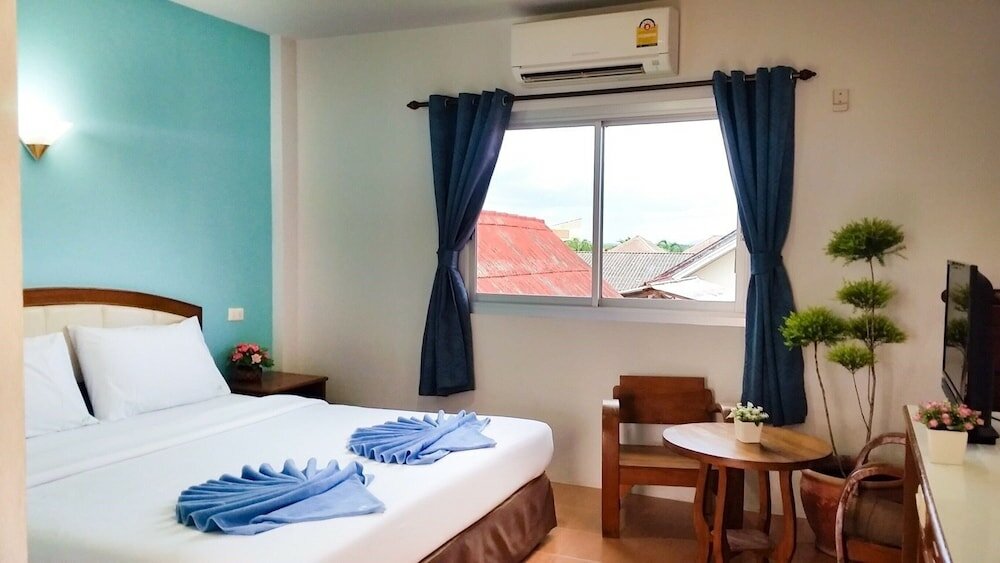 Фото J. Holiday Inn