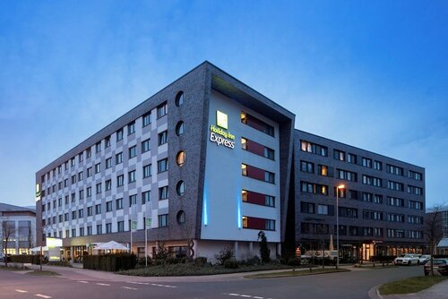 Внешний вид отеля Holiday Inn Express Bremen Airport, an Ihg Hotel в Бремене, фото 1