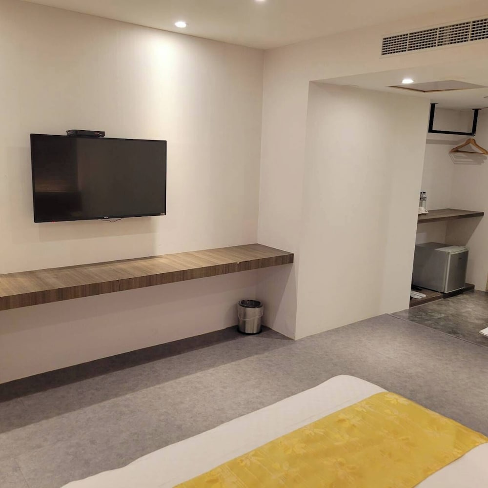 Фото Attic Hotel