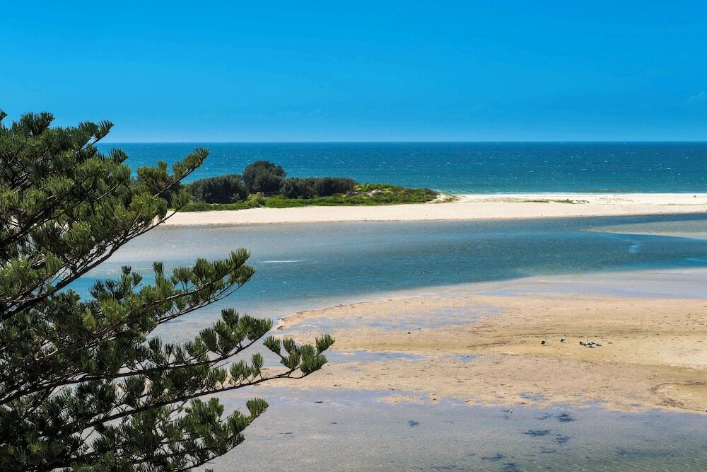 Фото Oaks Waterfront Resort