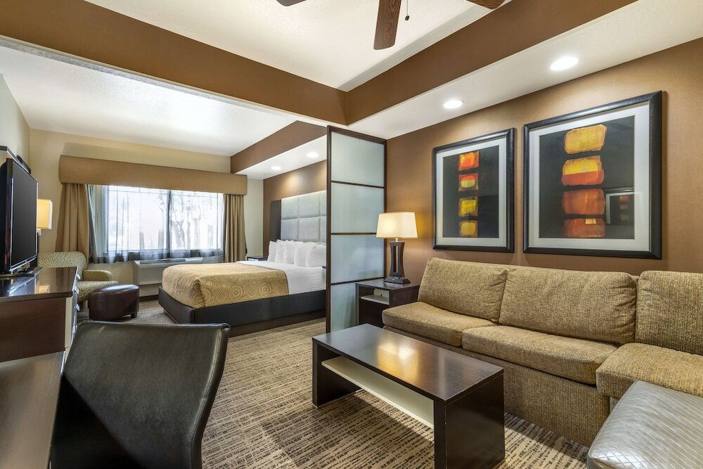 Фото Best Western Plus Lackland Hotel & Suites