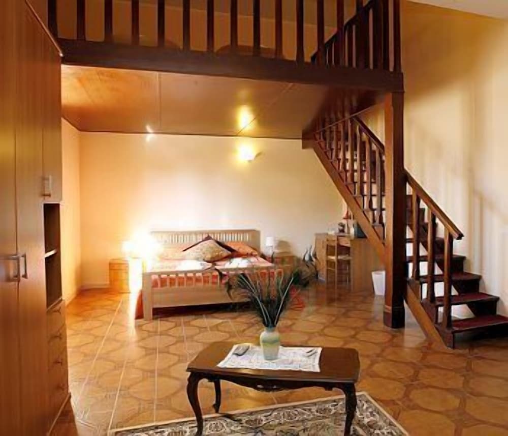 Фото Bed and Breakfast Luana Inn Airport