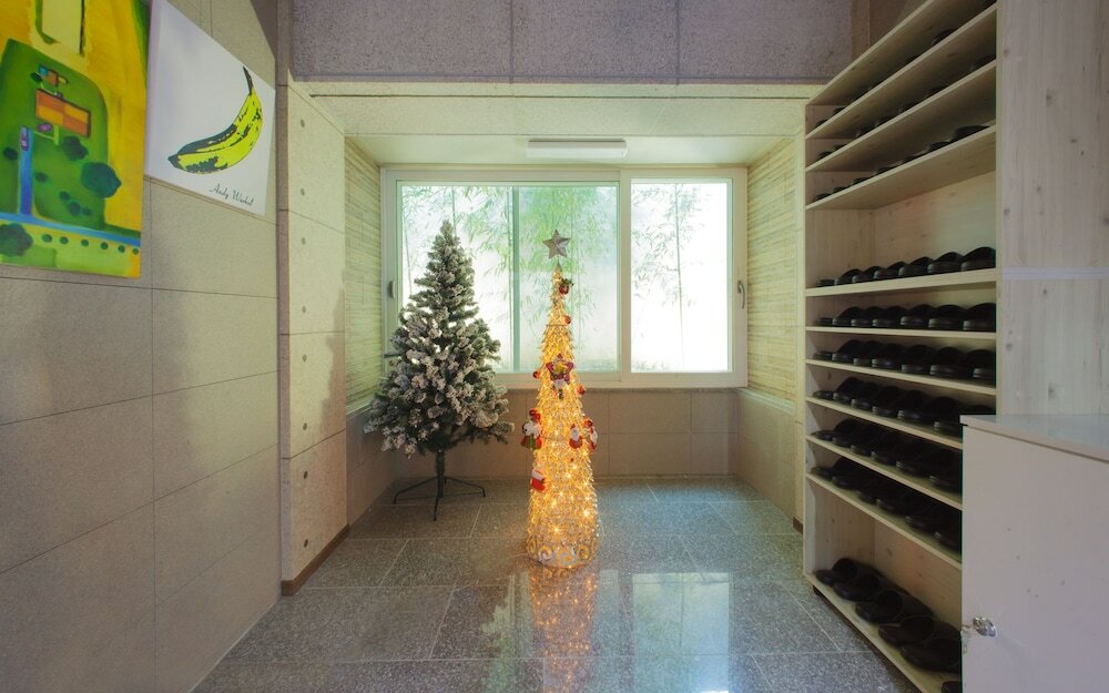 Фото Kw Hongdae Line Hostel