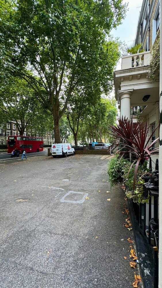 Фото Mitre House Hotel