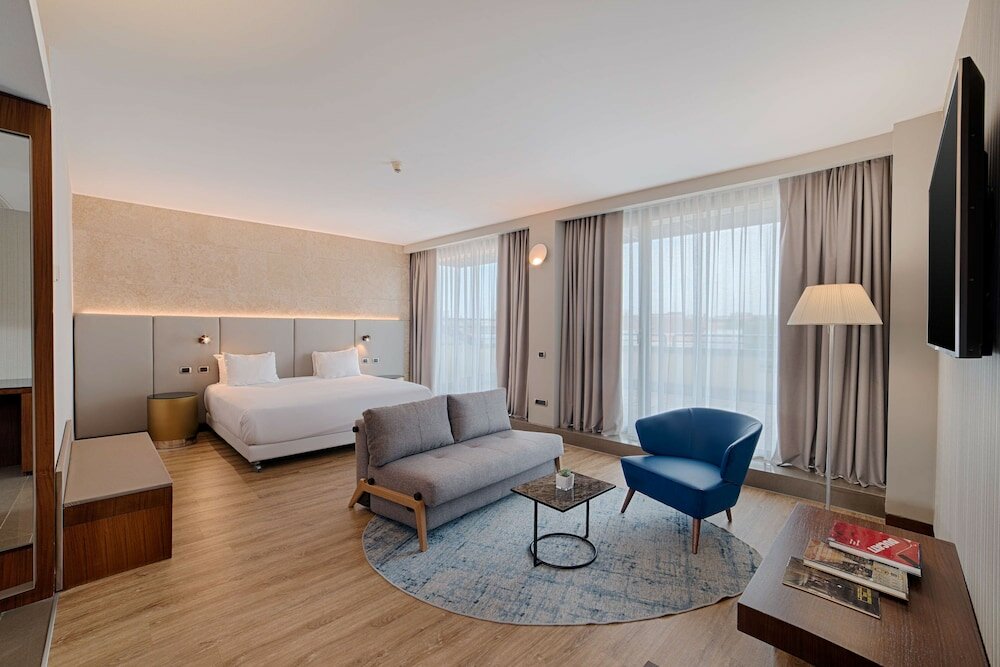 Фото Nh Bologna de la Gare