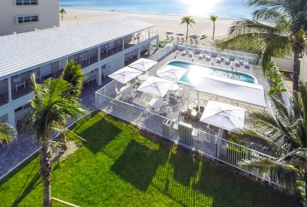 Фото Tides Inn Hotel