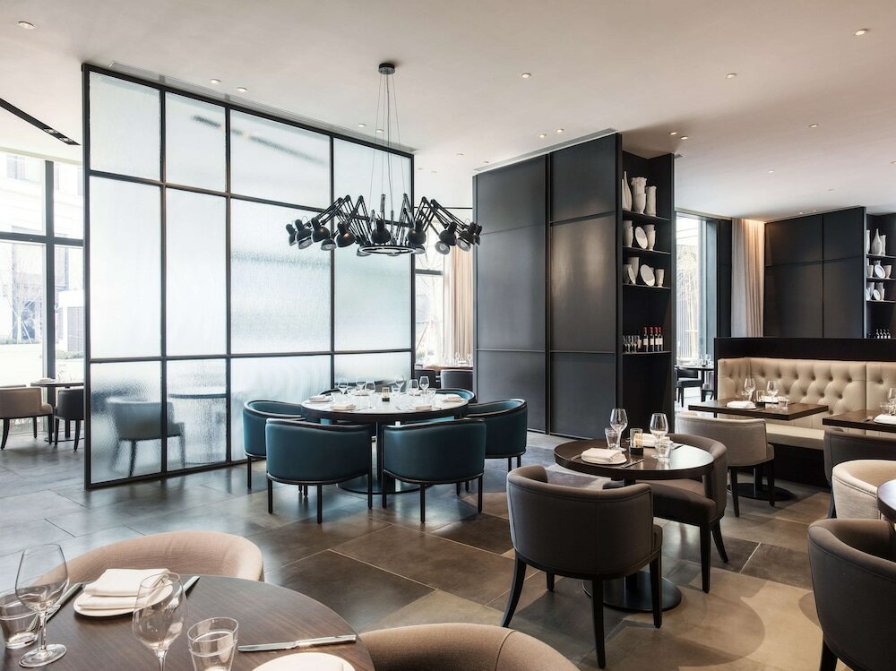 Фото The Middle House