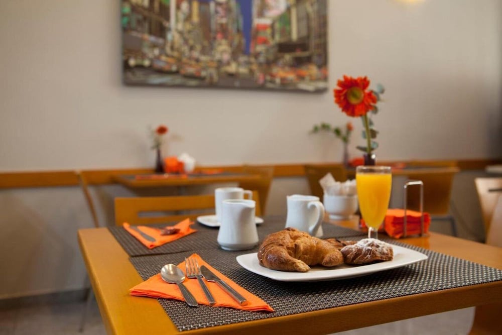 Фото La City Estacion