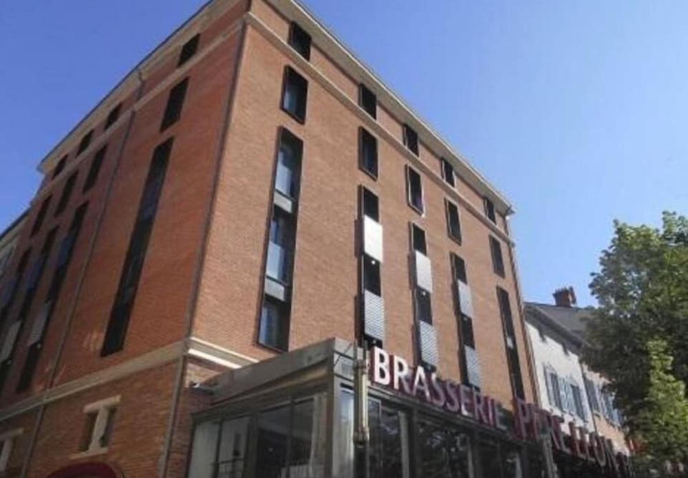 Фото Le Pere Leon Hotel