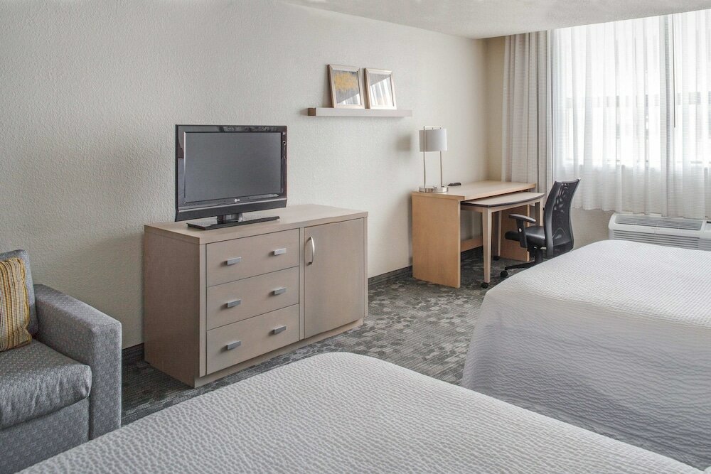 Фото Courtyard by Marriott Columbus Downtown