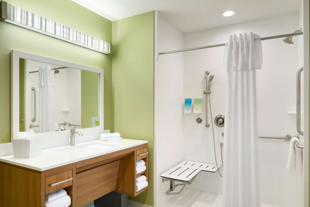 Фото Home2 Suites by Hilton Charlotte Airport